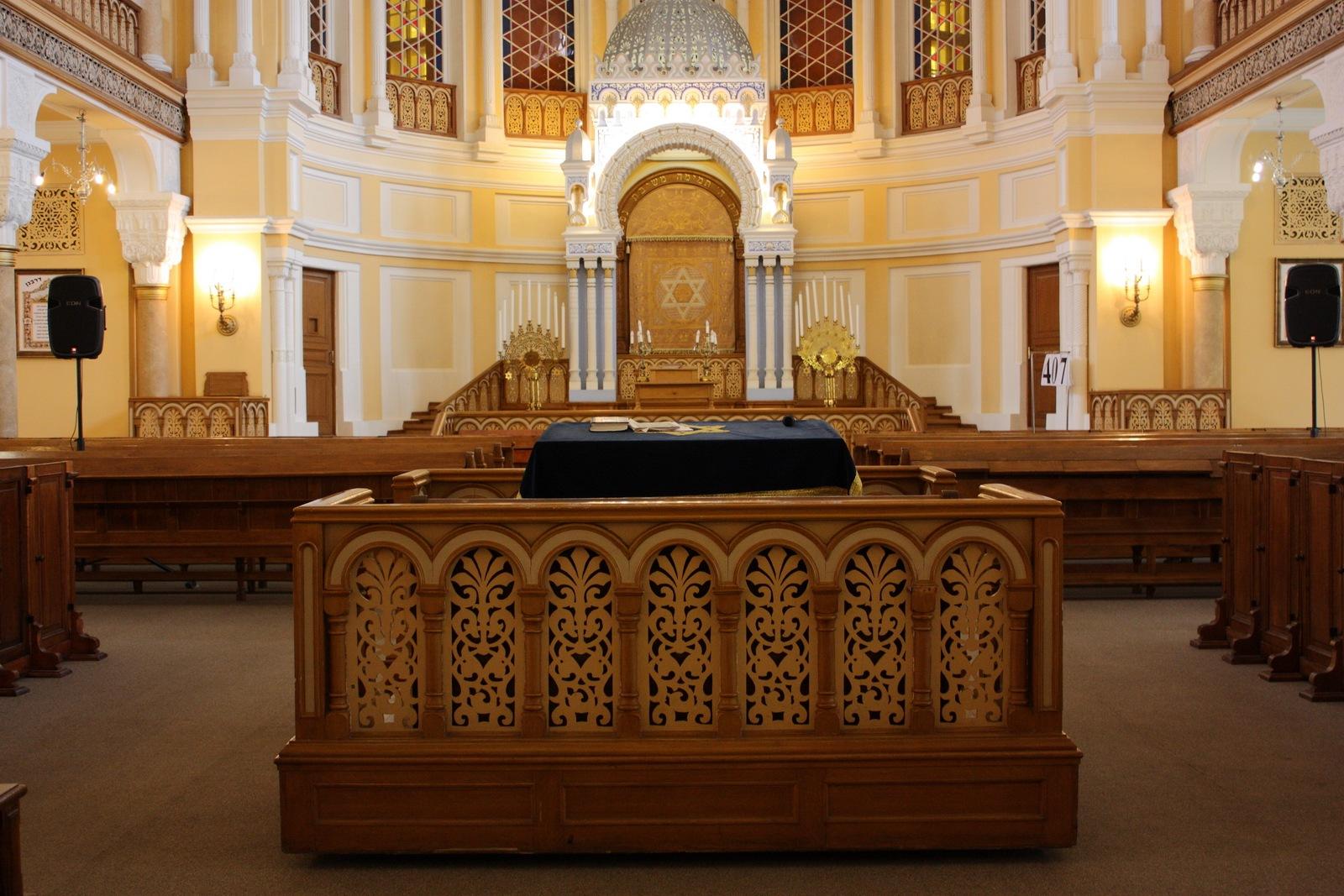 Большую синагогу. Большая хоральная синагога. Хоральная синагога в Петербурге. Большая хоральная синагога Санкт-Петербург внутри. Большая хоральная синагога интерьер.