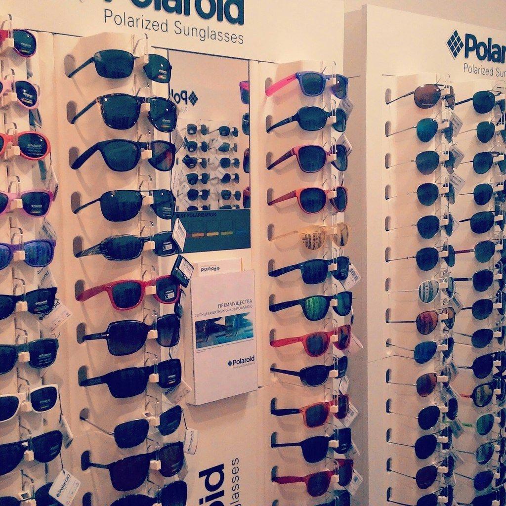 Polaroid очки спб. Магазин солнцезащитных очков. Магазин очков СПБ. Фирменный магазин Polaroid. Салон очков СПБ.